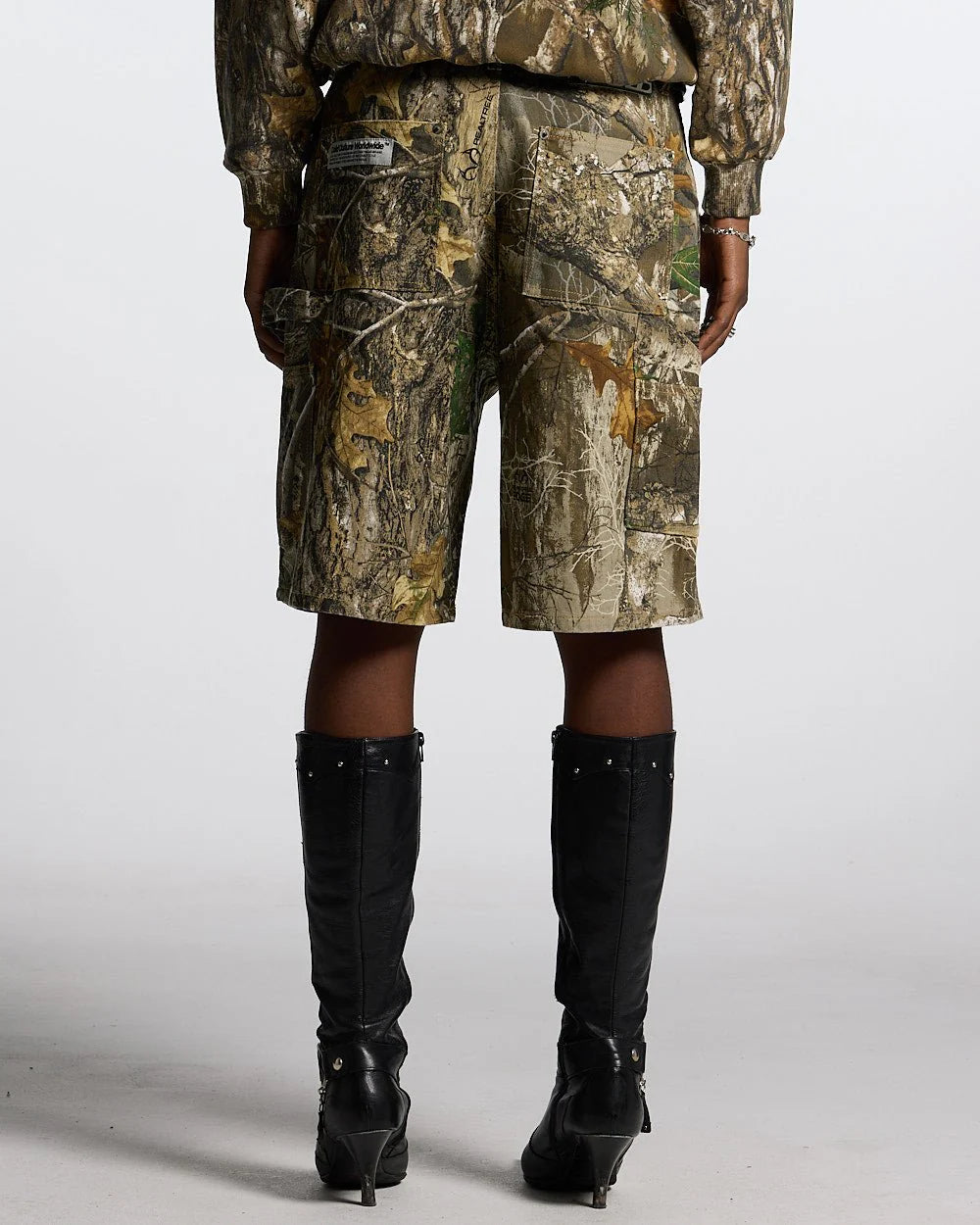 V1 CARPENTER SHORTS REALTREE